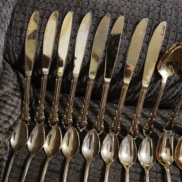 Rogers Golden Melody Flatware Set Gold Electroplated Stainless Steel 34pcs - Picture 2 of 16